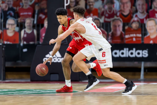 队的中场核 队的中场核