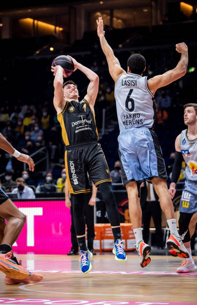 老鹰瞄准独 老鹰瞄准独